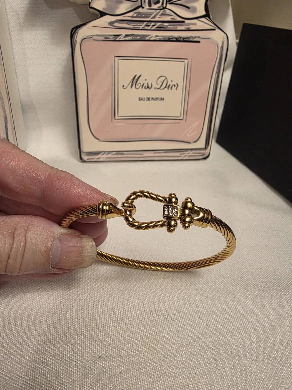 Twisted Gold Plated Cable Bracelet w/HorseShoe Closer